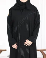 ⁦عباية شهد كريب بشك اسود باوراق شجرة⁩ - الصورة ⁦2⁩