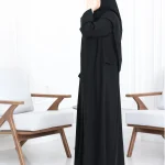 ⁦عباية رنا اسود ناعمة بكسرة من الخلف⁩ - الصورة ⁦6⁩