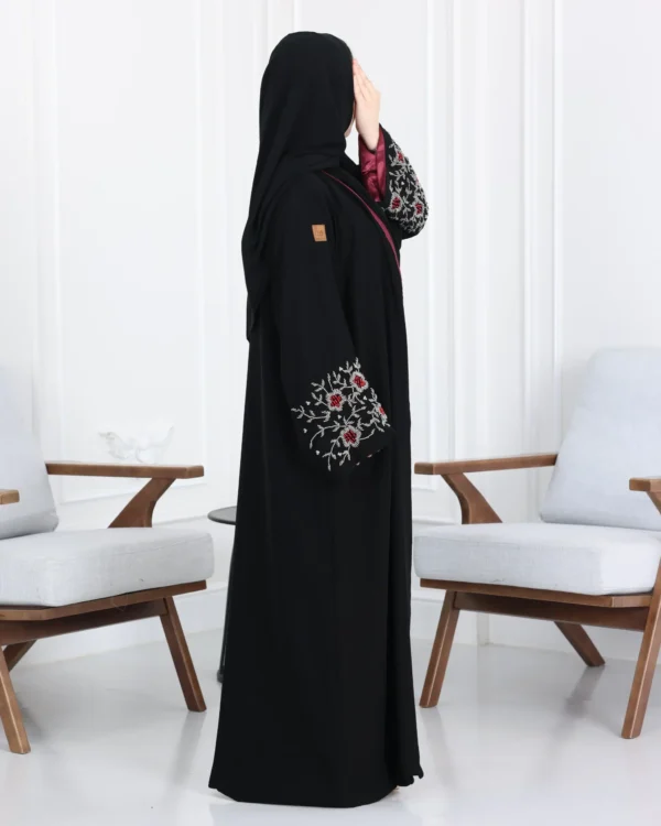 ⁦عباية أجوان بشك عنابي على اكمام⁩ - الصورة ⁦5⁩