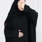 ⁦عباية بشت بتطريز شك اسود مخفي على اكمام⁩ - الصورة ⁦5⁩