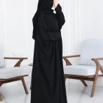 عباية بشت بتطريز شك اسود مخفي على اكمام