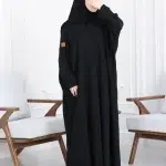 ⁦عباية بشت بتطريز شك اسود مخفي على اكتاف⁩ - الصورة ⁦5⁩