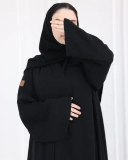 عباية احلام كلوش مزينة بخيوط مخفية اسود ناعم