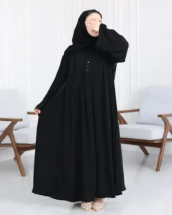 عباية ساده مغلقه بزراير مزينه نص كلوش محدد من الأكمام واجناب