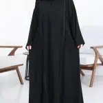 عباية ساده نص كلوش مغلقه مزينه بشريط و محدد من اجناب