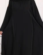 ⁦عباية ساده نص كلوش مغلقه مزينه بشريط و محدد من اجناب⁩ - الصورة ⁦4⁩