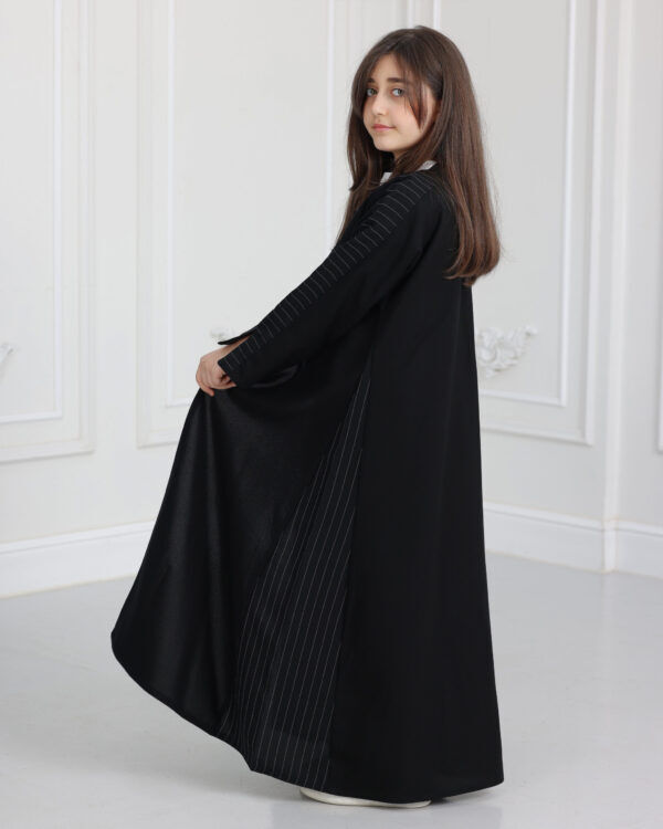 عباية بناتي مندمجة بكتان مخطط ابيض