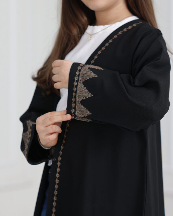 عباية بناتي بتطريز اري بلون نحاسي