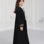 عباية بناتي بتطريز اري بلون نحاسي