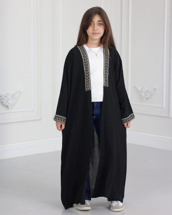 ⁦عباية بناتي سي واي مطرزة ببيج⁩ - الصورة ⁦3⁩