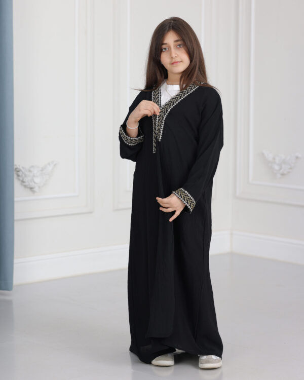 ⁦عباية بناتي سي واي مطرزة ببيج⁩ - الصورة ⁦8⁩