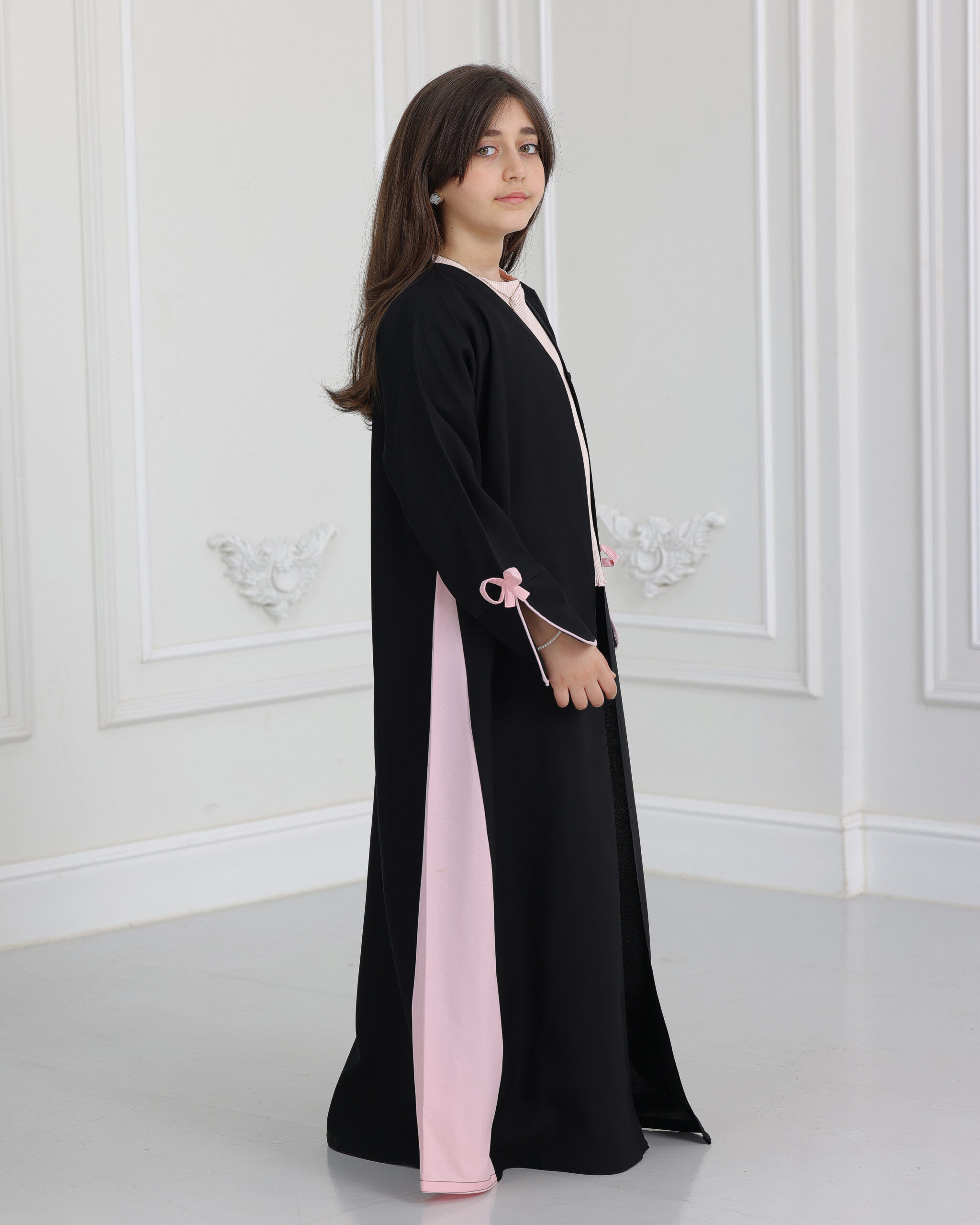 عباية بناتي فيونكة بلون وردي