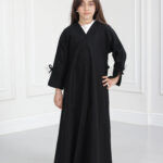 ⁦عباية بناتي فيونكة بلون اسود⁩ - الصورة ⁦5⁩