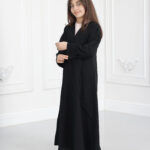 عباية بناتي محددة بقيطان اسود