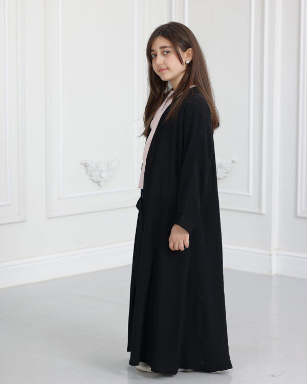 ⁦عباية بناتي سي واي مطرزة باسود⁩ - الصورة ⁦5⁩