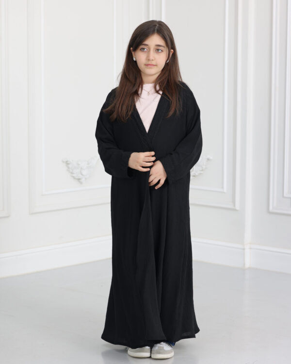 ⁦عباية بناتي سي واي مطرزة باسود⁩ - الصورة ⁦6⁩