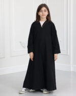 ⁦عباية بناتي مطرزة بورود اسود على اكمام⁩ - الصورة ⁦3⁩