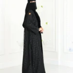 ⁦عباية مخمل مدمجة من اطرف بدانتيل⁩ - الصورة ⁦2⁩