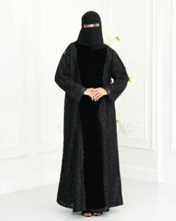 عباية مخمل مدمجة من اطرف بدانتيل