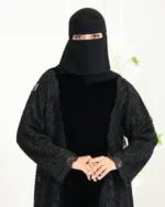 ⁦عباية مخمل مدمجة من اطرف بدانتيل⁩ - الصورة ⁦4⁩