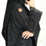 ⁦عباية مخمل مدمجة من اطرف بدانتيل⁩ - الصورة ⁦6⁩