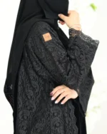 ⁦عباية مخمل مدمجة من اطرف بدانتيل⁩ - الصورة ⁦6⁩