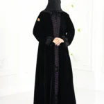 عباية مخمل مطرزة بفراشة بلون موف