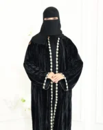 ⁦عباية مخمل بشريط ورود⁩ - الصورة ⁦3⁩