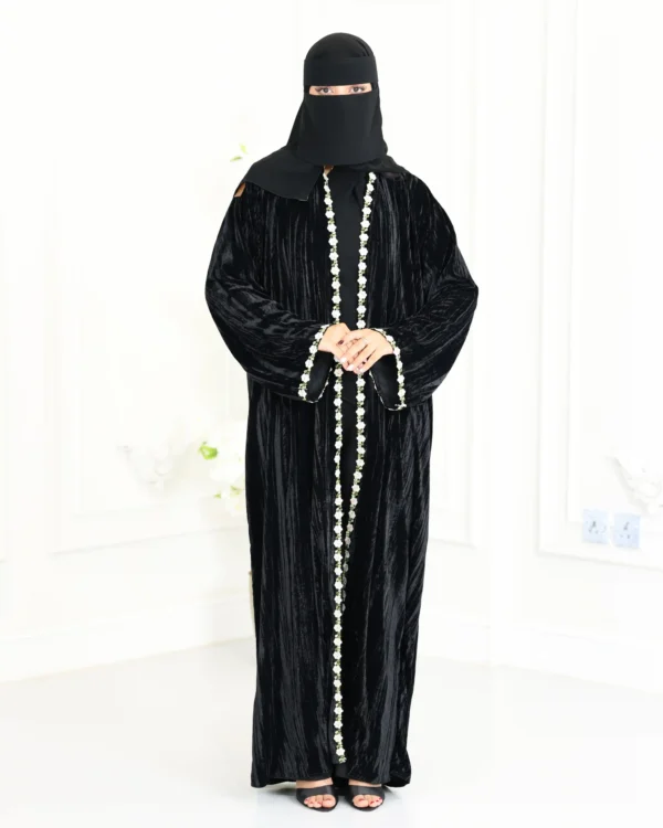 ⁦عباية مخمل بشريط ورود⁩ - الصورة ⁦6⁩