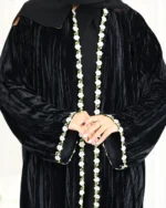 عباية مخمل بشريط ورود