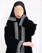 ⁦عباية مخمل مطرزة بدقات بلون ابيض مع طرحة⁩ - الصورة ⁦7⁩