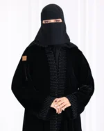 ⁦عباية مخمل مطرزة بدقات بلون اسود مع طرحة⁩ - الصورة ⁦3⁩