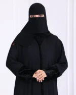 ⁦عباية كلوش مندمج من اطراف بمخمل منقش⁩ - الصورة ⁦2⁩