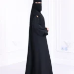 عباية سراميك محددة بمخمل منقش