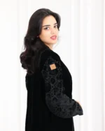 ⁦عباية قطيفة كامل باكمام منقشة بمخمل⁩ - الصورة ⁦12⁩