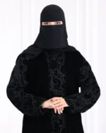 ⁦عباية قطيفة كامل باكمام منقشة بمخمل⁩ - الصورة ⁦6⁩