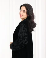 ⁦عباية قطيفة كامل باكمام منقشة بمخمل⁩ - الصورة ⁦11⁩