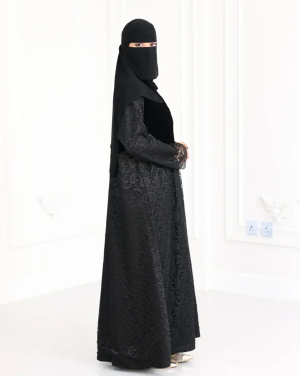 ⁦عباية مخمل مندمجة بدانتيل من اسفل عباية⁩ - الصورة ⁦4⁩