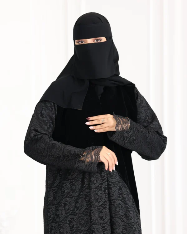 ⁦عباية مخمل مندمجة بدانتيل من اسفل عباية⁩ - الصورة ⁦2⁩