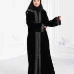 ⁦عباية مخمل مطرزة بدقات بلون بني مع طرحة⁩ - الصورة ⁦3⁩