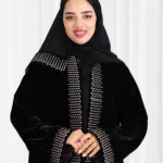 ⁦عباية مخمل مطرزة بدقات بلون بني مع طرحة⁩ - الصورة ⁦5⁩