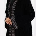 ⁦عباية مخمل مطرزة بدقات بلون بني مع طرحة⁩ - الصورة ⁦6⁩