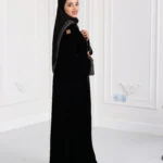 ⁦عباية مخمل مطرزة بدقات بلون بني مع طرحة⁩ - الصورة ⁦7⁩