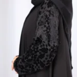 ⁦عباية كلوش بكم منفصل و مخمل منقش⁩ - الصورة ⁦5⁩