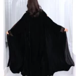 عباية مخمل مطرزة بفراشة بلون عنابي