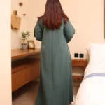 ⁦جلابية تيفاني بتطريز دقات ملونه من امام⁩ - الصورة ⁦5⁩