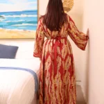 ⁦جلابيه احمر خليجيه بشك ترتر و فصوص ذهبي⁩ - الصورة ⁦3⁩