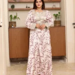 مخاوير ابيض بورود عنابي بربط من اجناب و مطرزه بفصوص