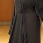 ⁦عباية كلوش لف محددة بكحلي⁩ - الصورة ⁦2⁩