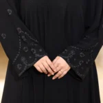 ⁦عباية كريب ملكي مطرزة بشك اسود 0889⁩ - الصورة ⁦4⁩